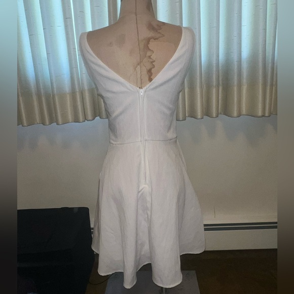 Women’s White Dress - Picture 3 of 7